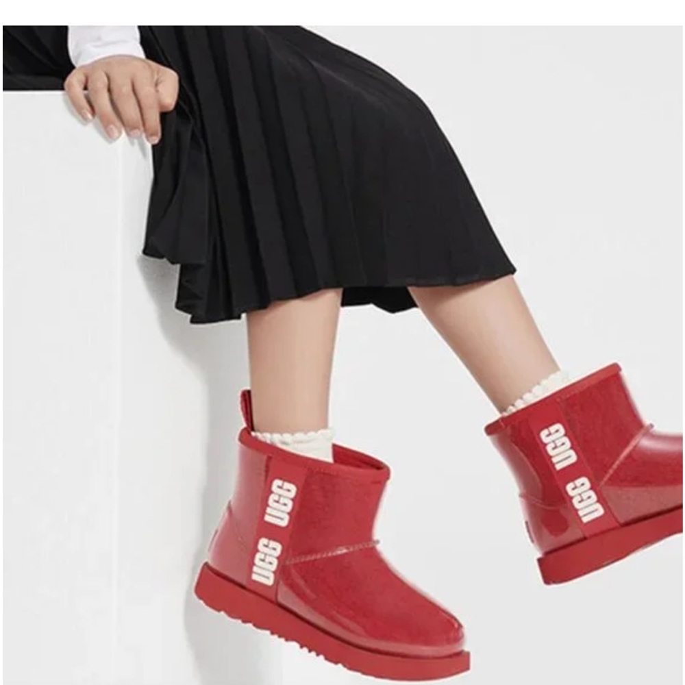 NWOB - UGG Women's Classic Clear Mini Boots - Brand new and 100% Authentic!